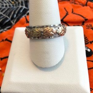 Black hills gold and silver ring 59